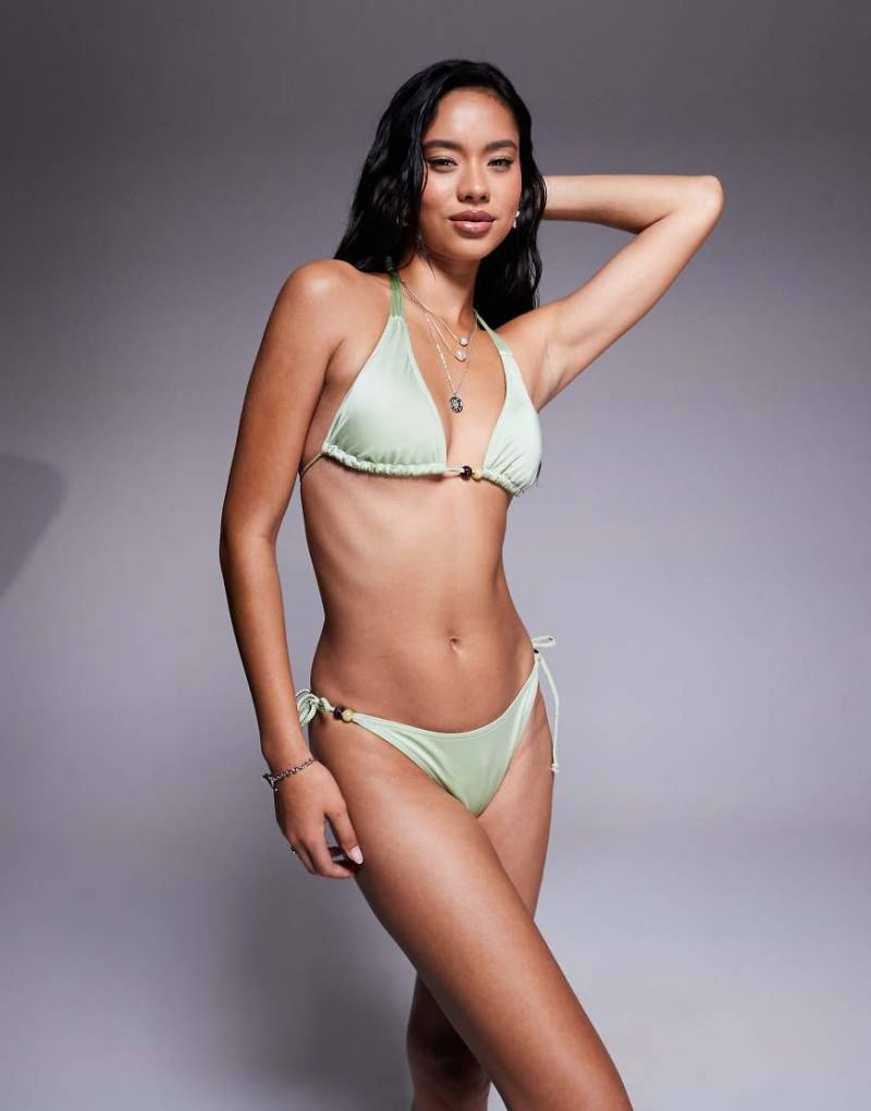 ASOS DESIGN - Simone - Glänzende Bikinihose in Grün mit geflochtenen Riemen, Perlendetail und Seitenschnürung von ASOS DESIGN