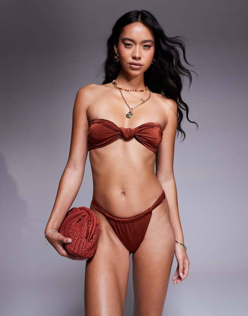 ASOS DESIGN - Simone Shine - Tanga-Bikinihose in Bronze mit Raffung-Braun von ASOS DESIGN