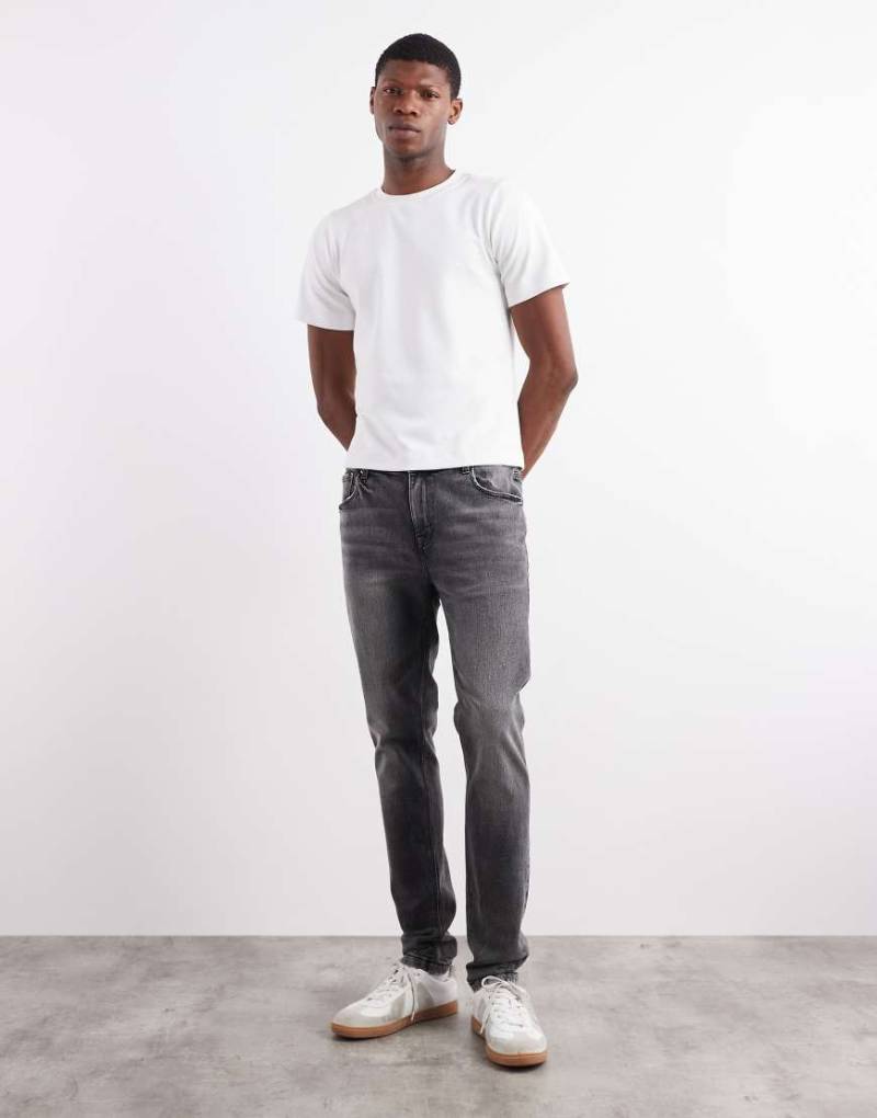 ASOS DESIGN - Skinny-Jeans in verwaschenem Schwarz von ASOS DESIGN