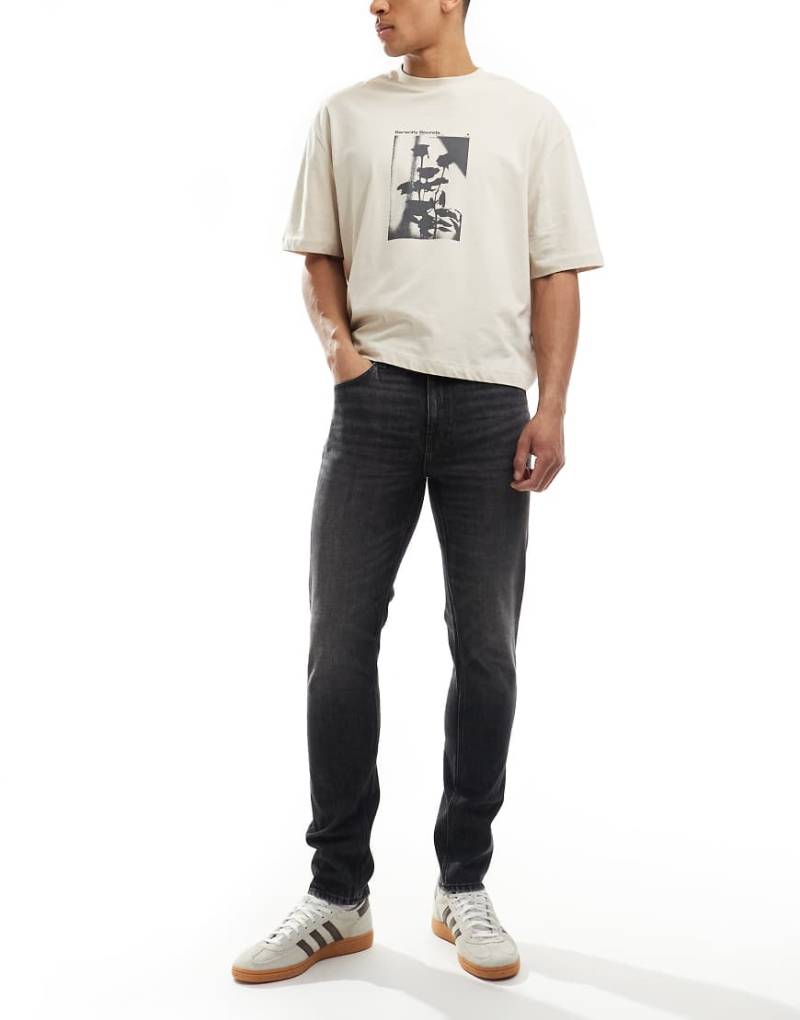 ASOS DESIGN - Skinny-Jeans in verwaschenem Schwarz von ASOS DESIGN