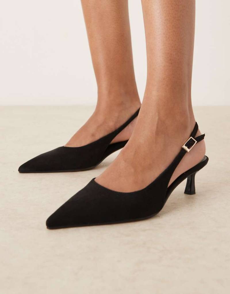 ASOS DESIGN - Skip - Slingback-Schuhe aus Wildlederimitat in Schwarz mit Kitten-Absatz von ASOS DESIGN