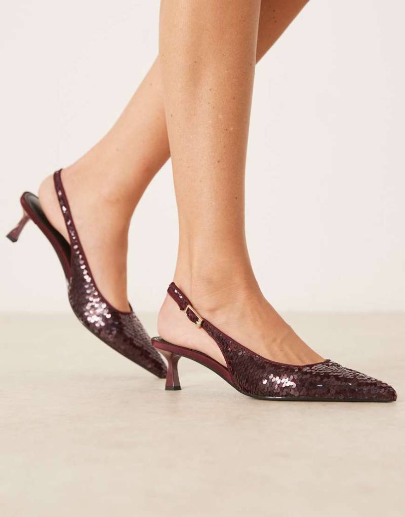 ASOS DESIGN - Skip - Slingback-Schuhe in Burgunderrot mit Pailletten und Kitten-Heel-Absatz von ASOS DESIGN