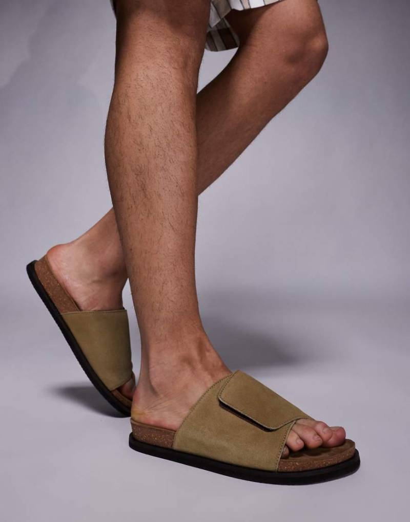 ASOS DESIGN - Slider-Sandalen in Steinbeige mit Kork-Sohle-Neutral von ASOS DESIGN