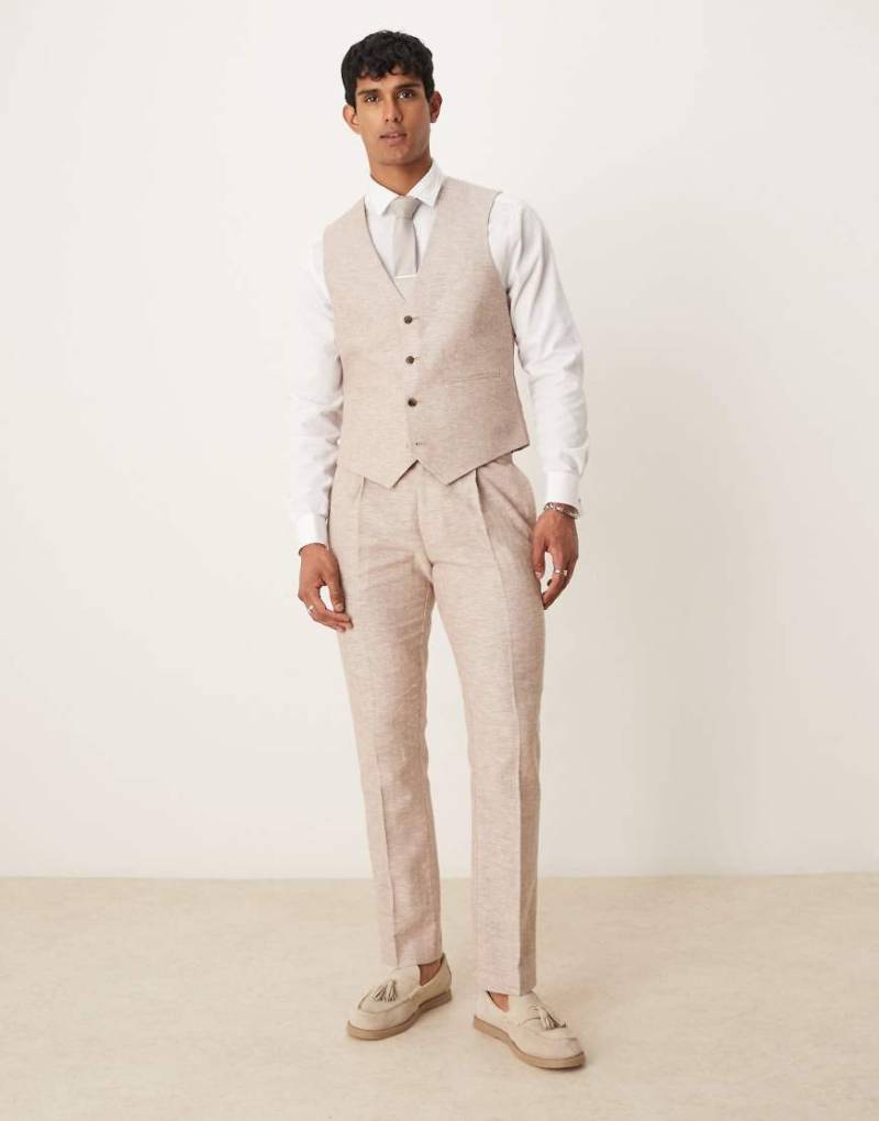 ASOS DESIGN - Slim Fit Anzughose in Braun aus Leinen-Baumwollmix mit Fischgrätmuster von ASOS DESIGN