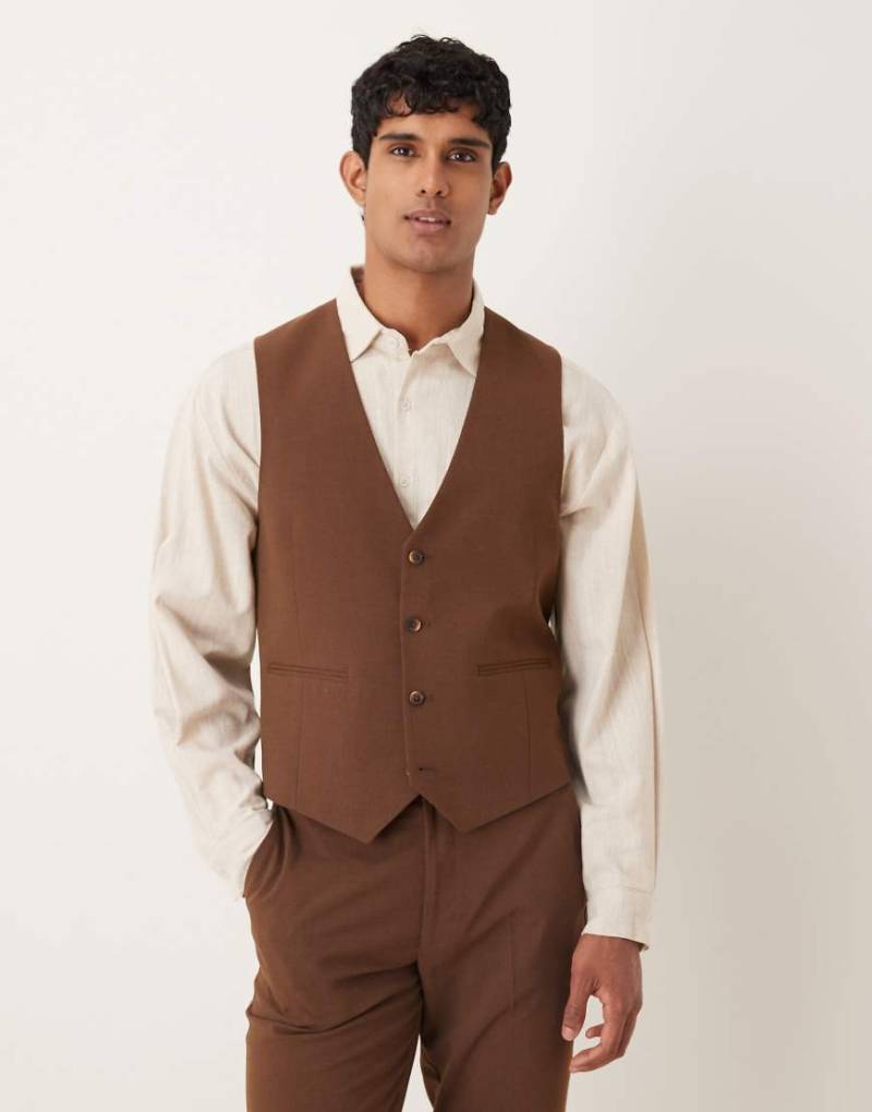 ASOS DESIGN - Slim Fit Anzugweste in Braun von ASOS DESIGN