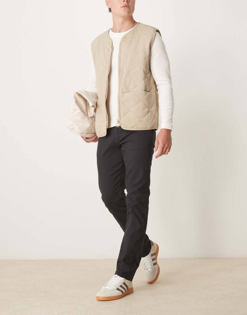 ASOS DESIGN - Enge, schwarze Chinos von ASOS DESIGN