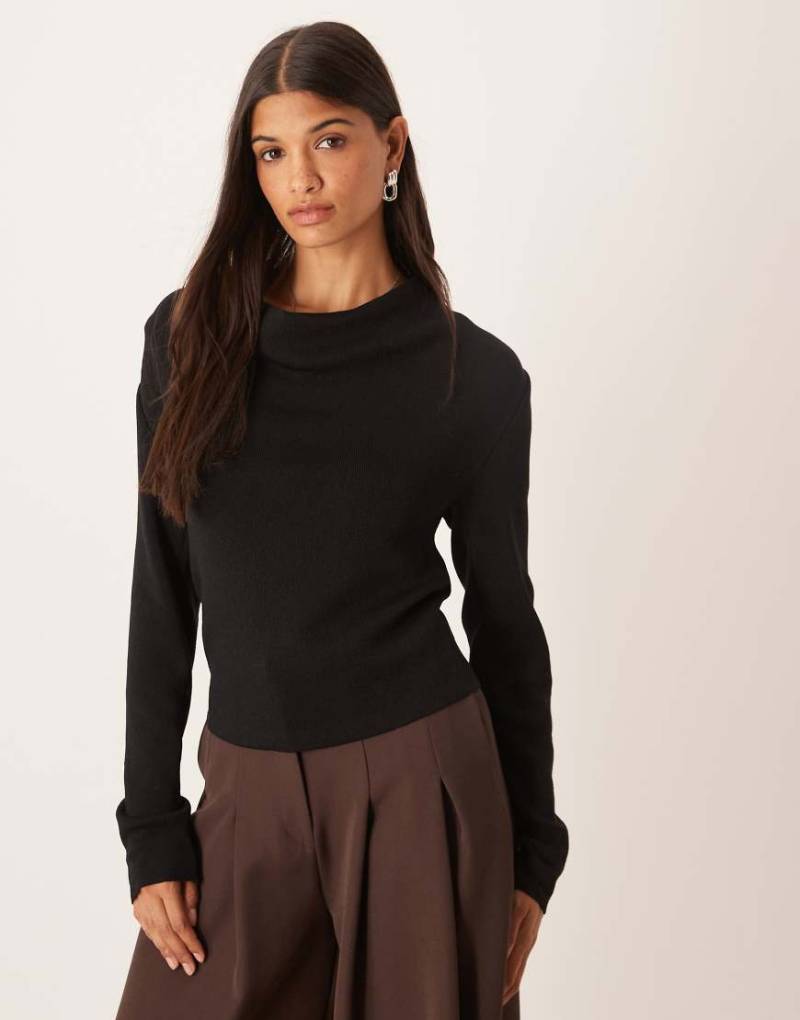ASOS DESIGN - Slim-Fit-Strickpullover in Schwarz mit Drapierung-Brown von ASOS DESIGN