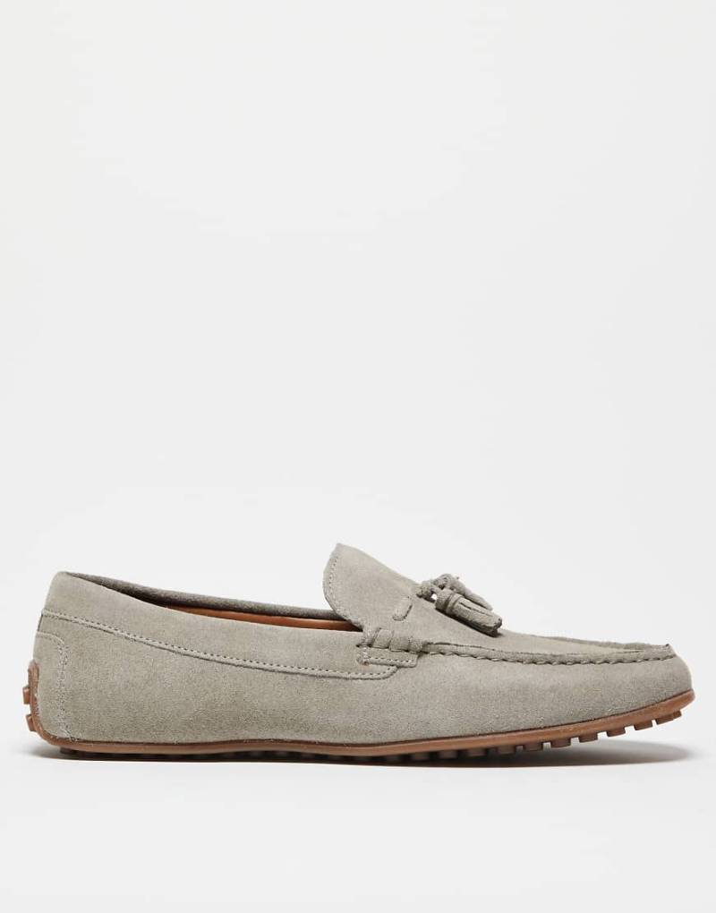 ASOS DESIGN - Slipper aus grauem Veloursleder mit Quaste von ASOS DESIGN