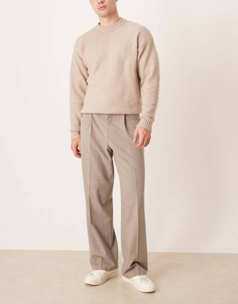 ASOS DESIGN - Smarte Hose aus Flanell in Steinbeige mit weitem Bein und Bundfalten-Neutral von ASOS DESIGN