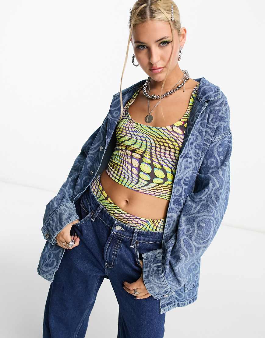 ASOS DESIGN - Smiley - Jeans-Hemdjacke in verwaschenem Mittelblau von ASOS DESIGN