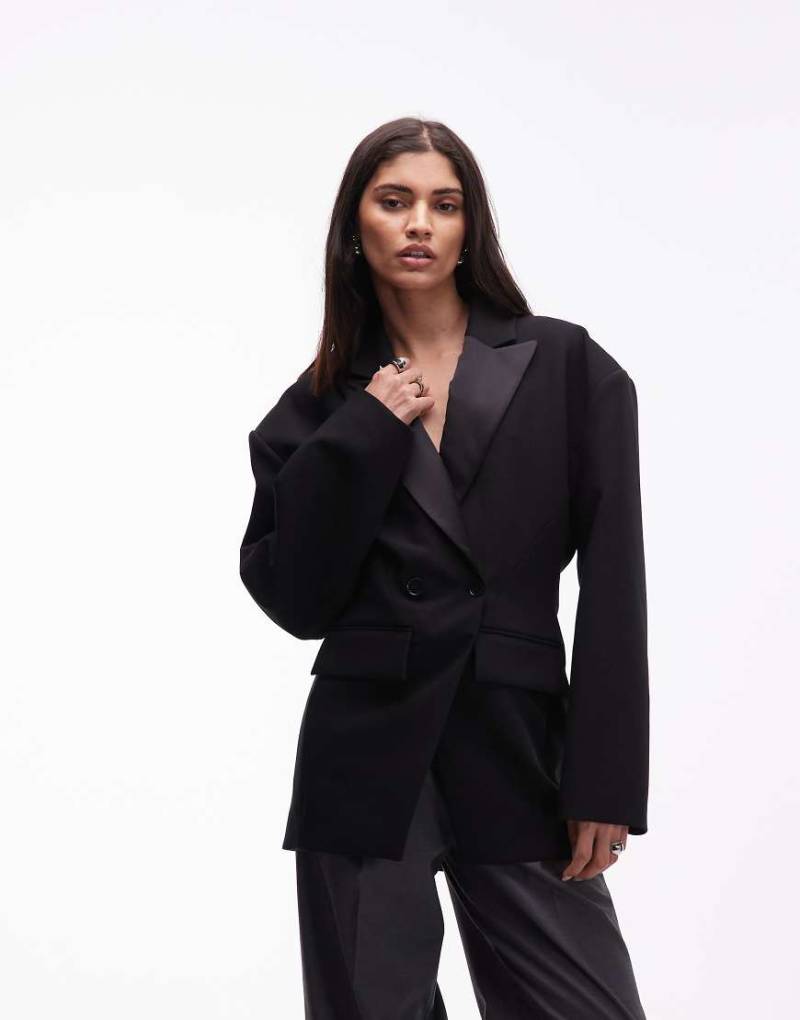 ASOS DESIGN - Smoking-Blazer in Schwarz mit Satin-Revers von ASOS DESIGN