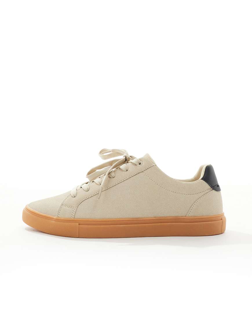 ASOS DESIGN - Sneaker aus beigem Wildlederimitat mit Gummisohle-Neutral von ASOS DESIGN