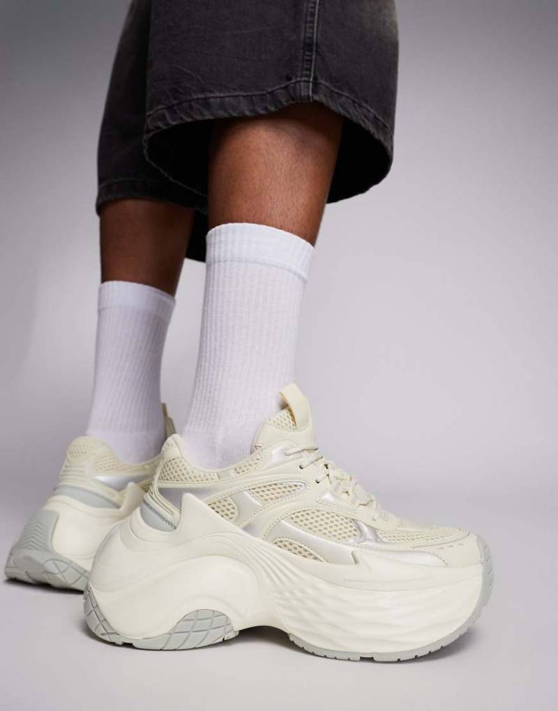 ASOS DESIGN - Sneaker aus weißem Netzstoff und Kunstledereinsätzen mit dicker Sohle von ASOS DESIGN