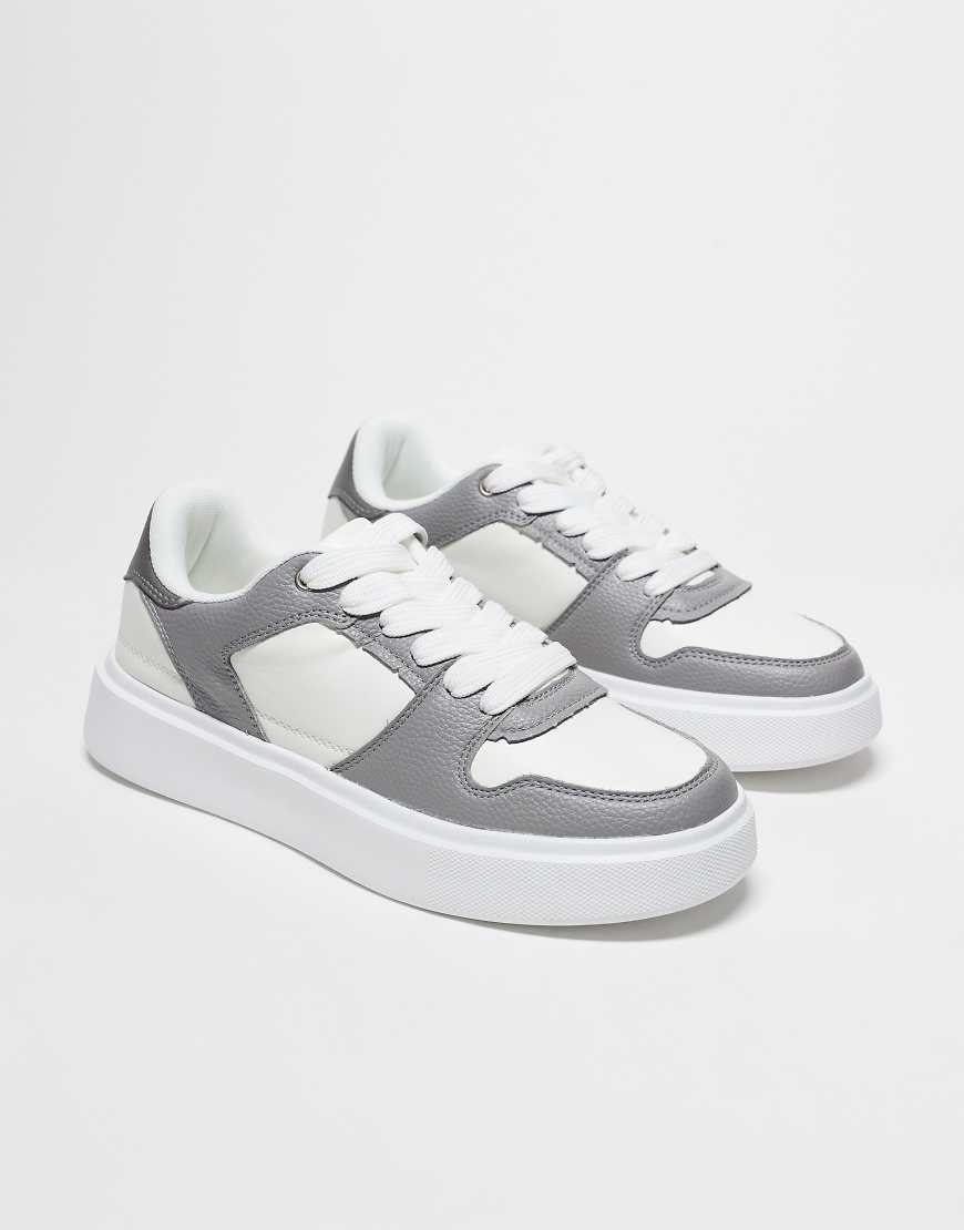 ASOS DESIGN - Sneaker in Grau und Weiß von ASOS DESIGN