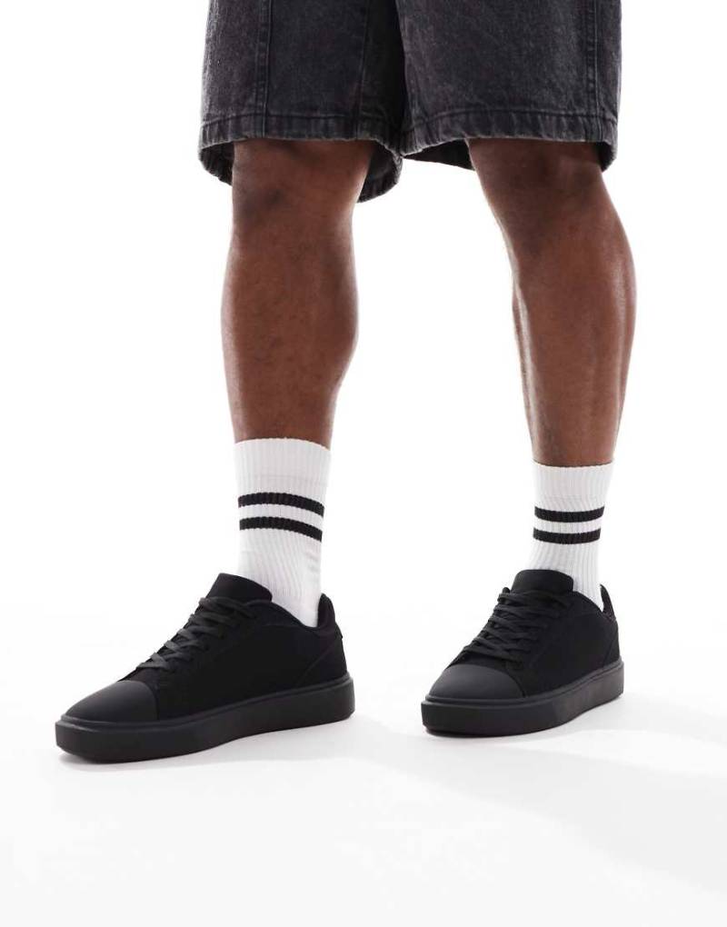 ASOS DESIGN - Sneaker mit Zehenschutzkappe-Schwarz von ASOS DESIGN