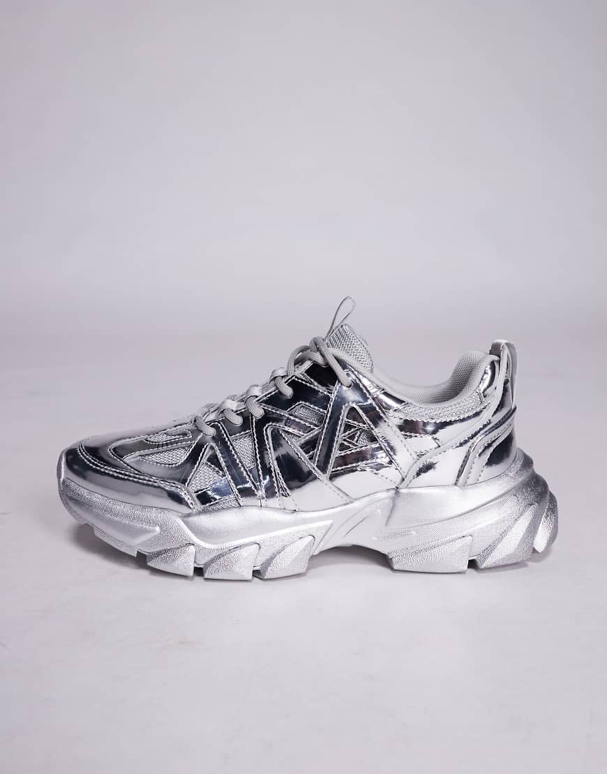 ASOS DESIGN - Sneaker mit dicker Sohle in Silber von ASOS DESIGN