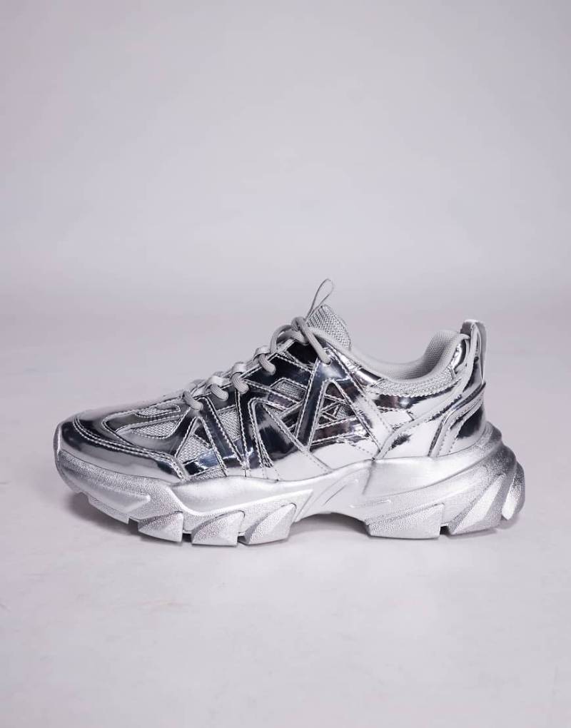 ASOS DESIGN - Sneaker mit dicker Sohle in Silber von ASOS DESIGN