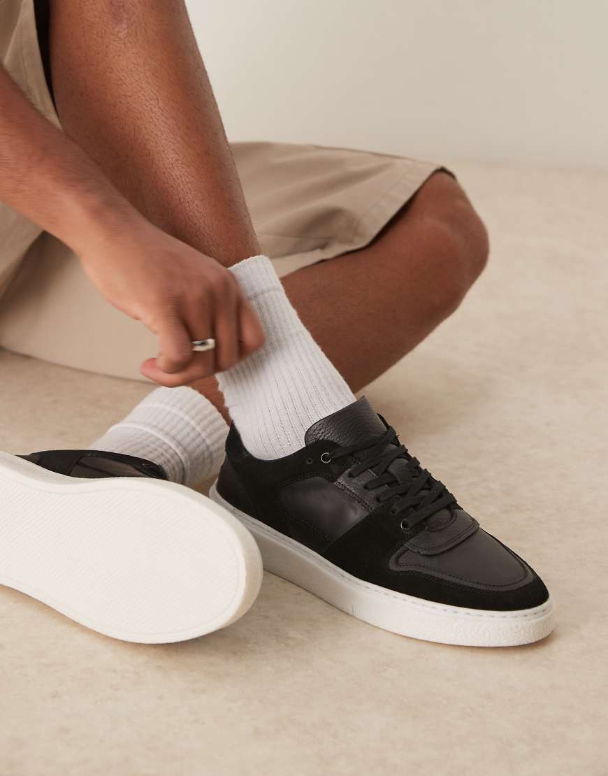 ASOS DESIGN - Sneaker zum Schnüren aus Wildleder in Schwarz mit Gummisohle in Weiß ASOS DESIGN - Sneaker zum Schnüren aus Wildleder in Schwarz mit Gummisohle in Weiß von ASOS DESIGN
