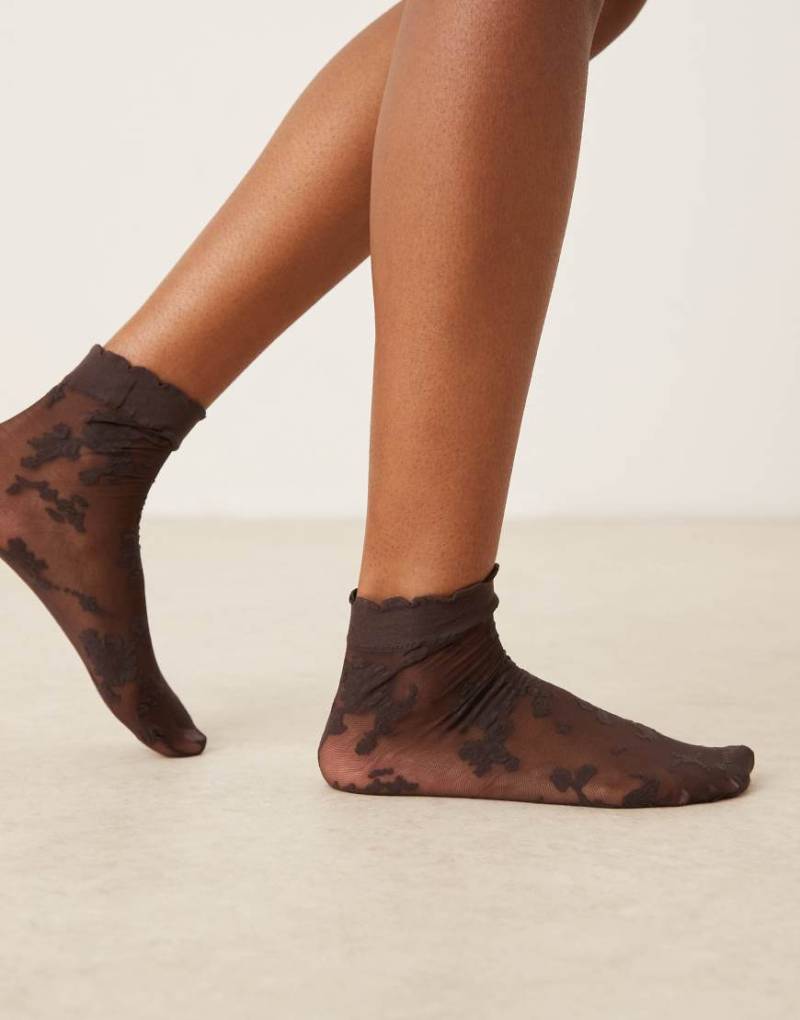 ASOS DESIGN - Socken aus floraler Spitze in Dunkelbraun-Brown von ASOS DESIGN