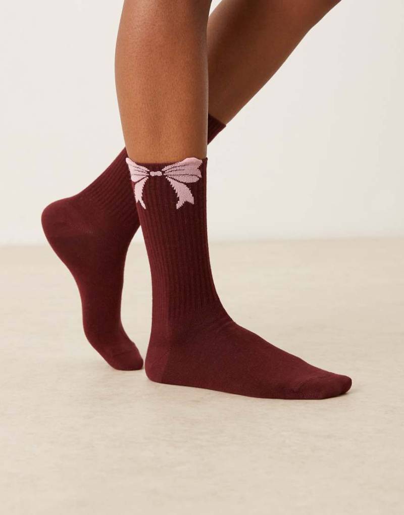 ASOS DESIGN - Socken in Burgunderrot und Rosa mit Schleifen-Design ASOS DESIGN - Socken in Burgunderrot und Rosa mit Schleifen-Design von ASOS DESIGN