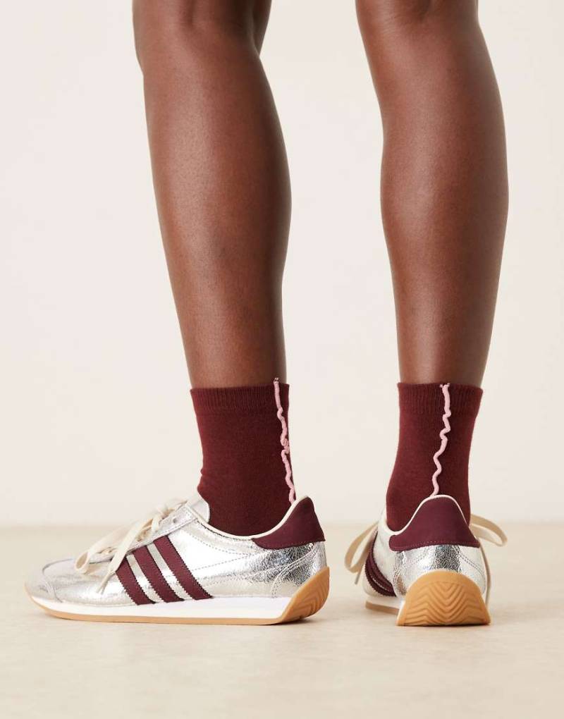 ASOS DESIGN - Socken in Burgunderrot und Rosa mit welliger Ziernaht-Lila von ASOS DESIGN