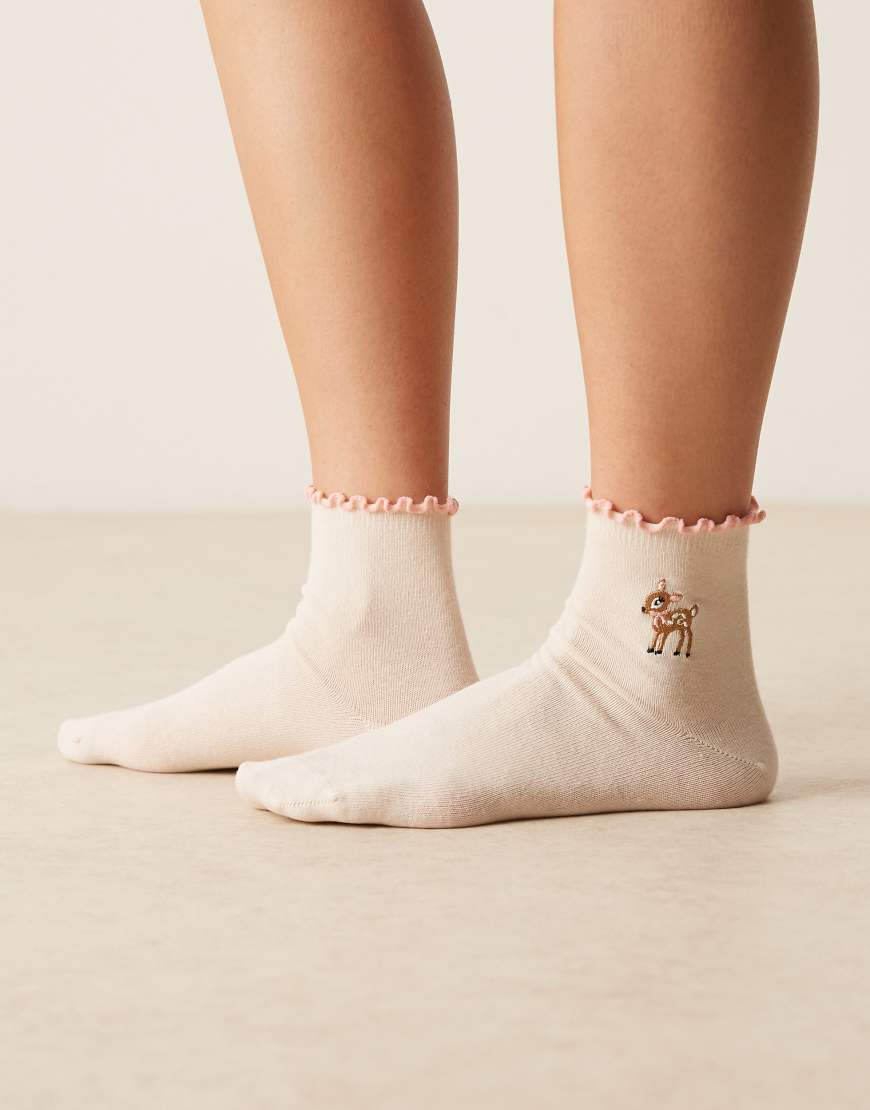 ASOS DESIGN - Socken in Rosa mit aufgesticktem Rehkitz-Motiv und Rüschensaum-Weiß ASOS DESIGN - Socken in Rosa mit aufgesticktem Rehkitz-Motiv und Rüschensaum-Weiß von ASOS DESIGN