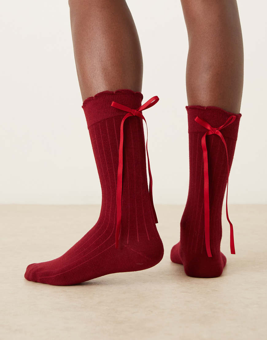 ASOS DESIGN - Socken in Weinrot mit Schleifenverzierung ASOS DESIGN - Socken in Weinrot mit Schleifenverzierung von ASOS DESIGN
