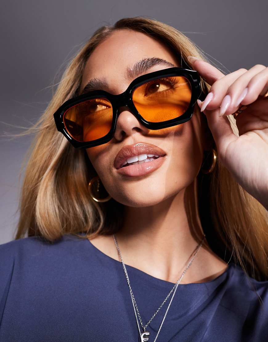 ASOS DESIGN - Sonnenbrille mit breitem, eckigem Gestell und Gläsern in Orange-Schwarz ASOS DESIGN - Sonnenbrille mit breitem, eckigem Gestell und Gläsern in Orange-Schwarz von ASOS DESIGN