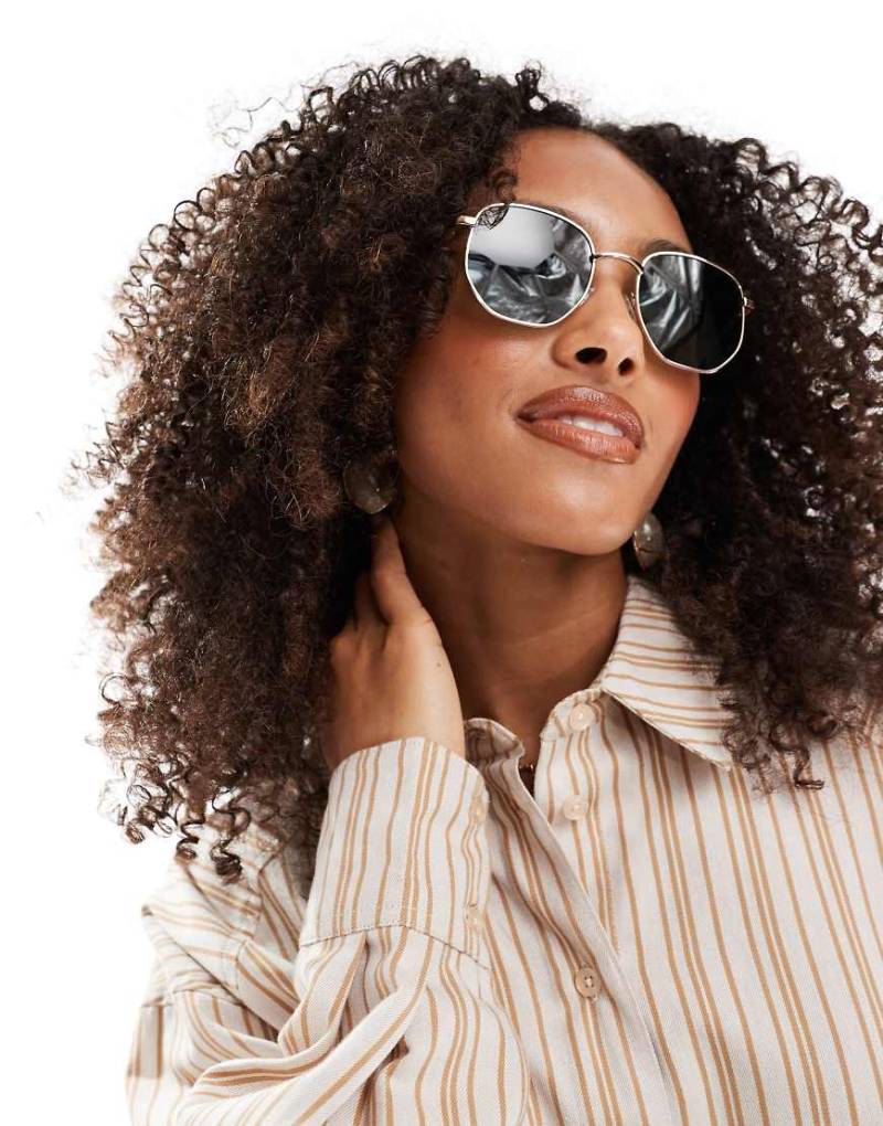 ASOS DESIGN - Sonnenbrille mit eckigen, polarisierten Gläsern in G15-Silber von ASOS DESIGN