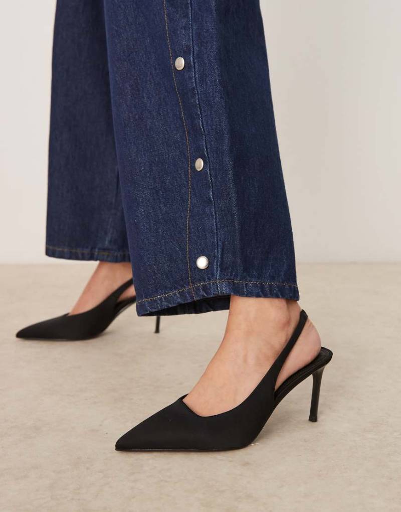 ASOS DESIGN - Spicy - Schuhe in Schwarz mit mittelhohem Stilettoabsatz und Fersenriemchen ASOS DESIGN - Spicy - Schuhe in Schwarz mit mittelhohem Stilettoabsatz und Fersenriemchen von ASOS DESIGN
