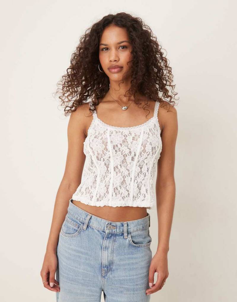 ASOS DESIGN - Camisole aus transparenter Spitze in Elfenbeinweiß mit Zierborte ASOS DESIGN - Camisole aus transparenter Spitze in Elfenbeinweiß mit Zierborte von ASOS DESIGN