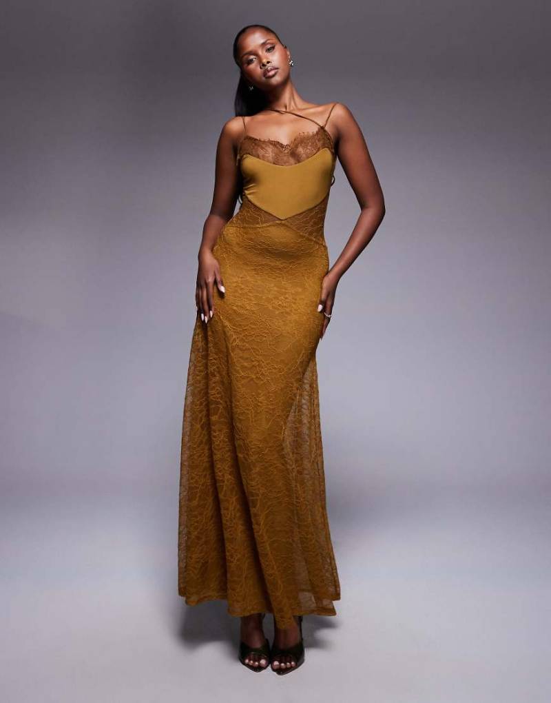 ASOS DESIGN - Spitzen-Maxikleid in Bronze mit asymmetrischen Trägern-Brown von ASOS DESIGN
