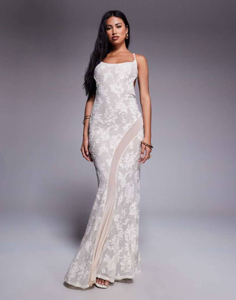 ASOS DESIGN - Maxikleid aus Spitze in Creme mit Netzstoff-Einsatz-Brown von ASOS DESIGN