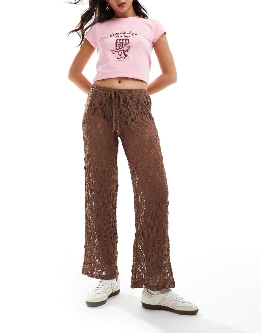 ASOS DESIGN - Spitzenhose in Braun mit weitem Schnitt ASOS DESIGN - Spitzenhose in Braun mit weitem Schnitt von ASOS DESIGN