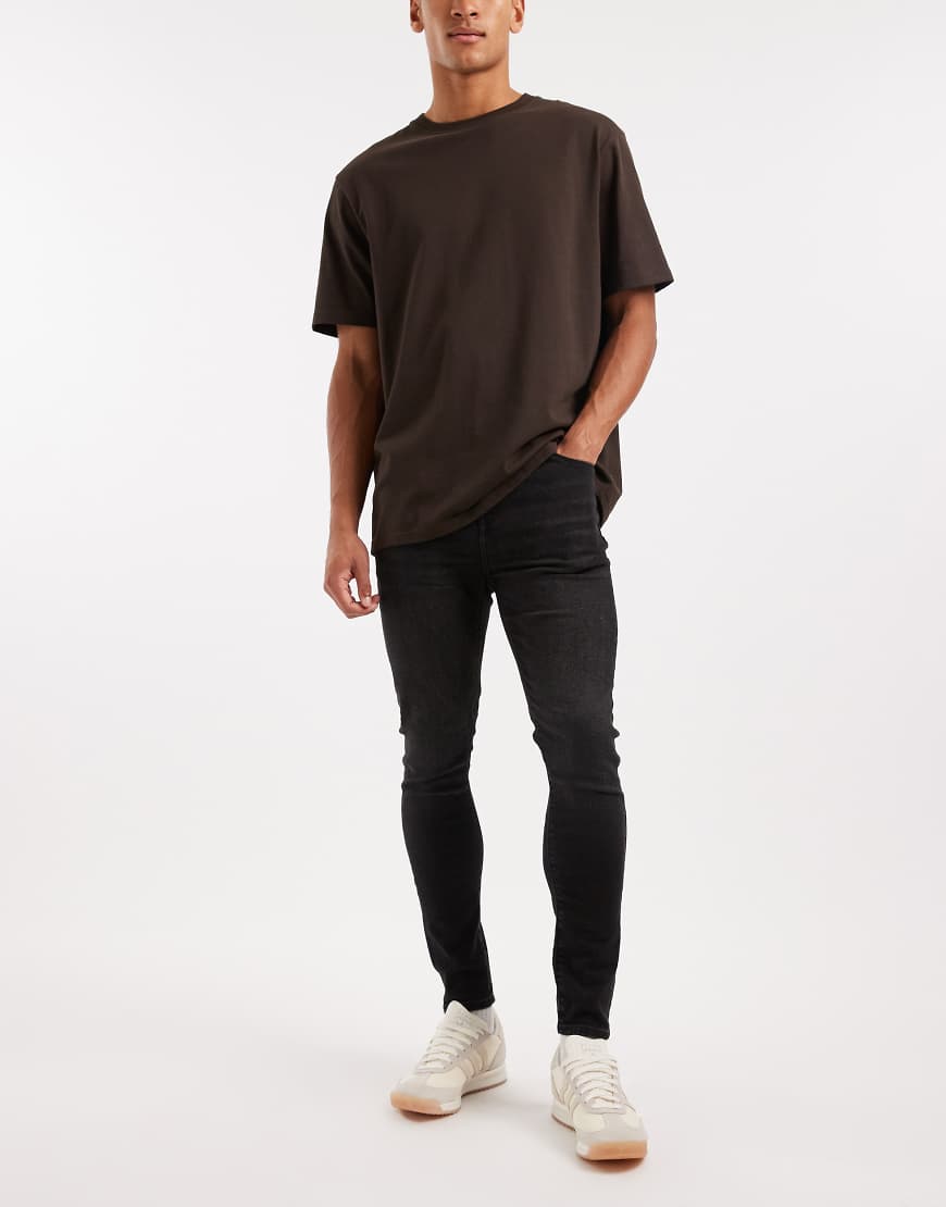ASOS DESIGN - Spray-on-Jeans aus Power-Stretch-Denim in Schwarz von ASOS DESIGN