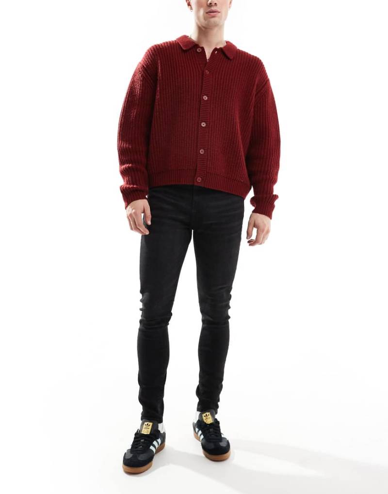 ASOS DESIGN - Spray-on-Jeans mit Power-Stretch in verwaschenem Schwarz von ASOS DESIGN