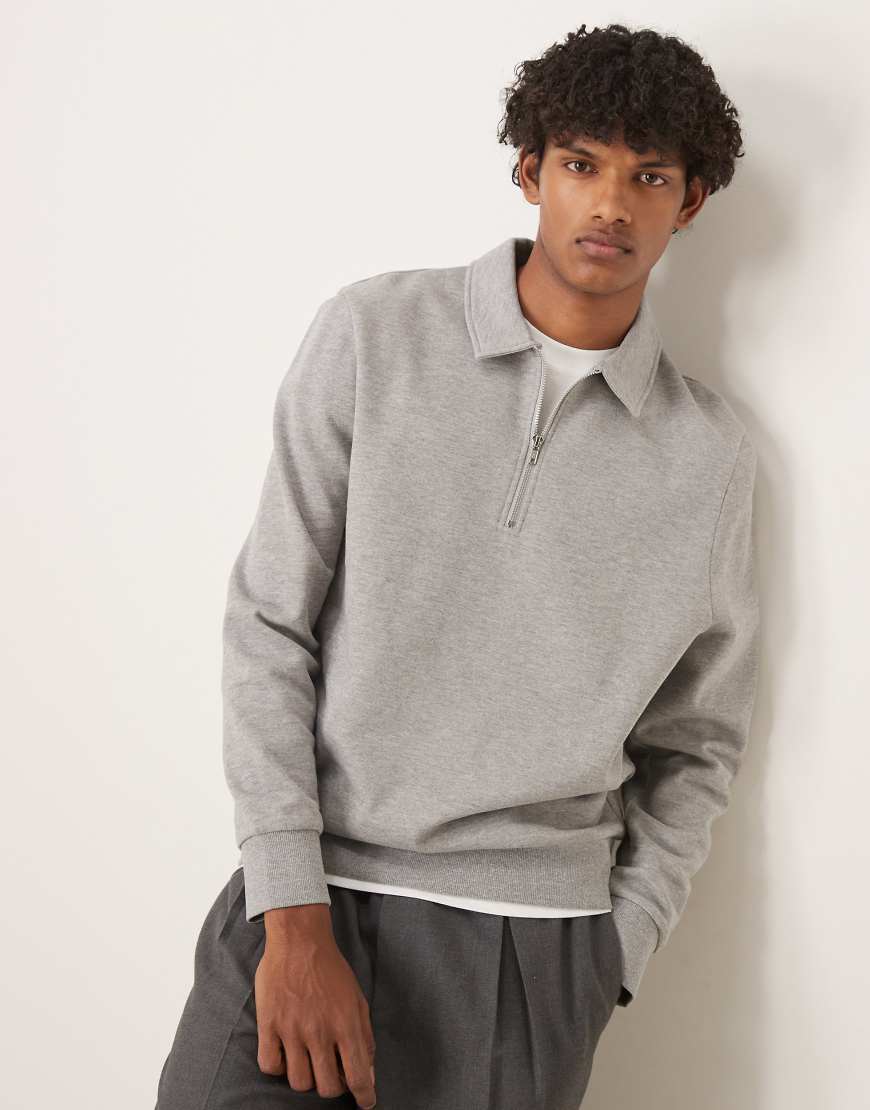 ASOS DESIGN - Standard Fit Sweatshirt in meliertem Grau mit kurzem Reißverschluss und Kragen von ASOS DESIGN
