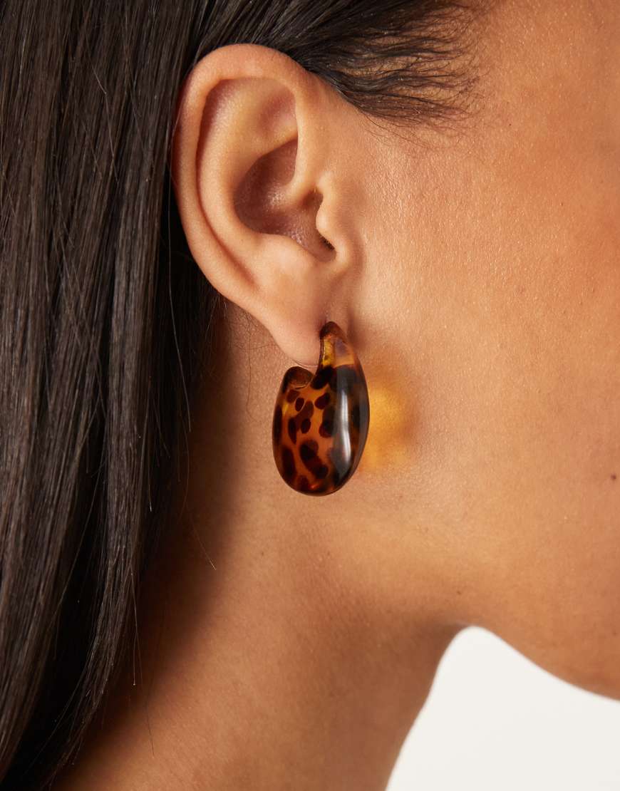 ASOS DESIGN - Statement-Ohrringe in Schildpattoptik-Bunt von ASOS DESIGN
