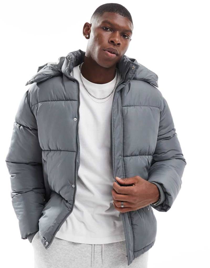 ASOS DESIGN - Steppjacke in Grau mit abnehmbarer Kapuze von ASOS DESIGN