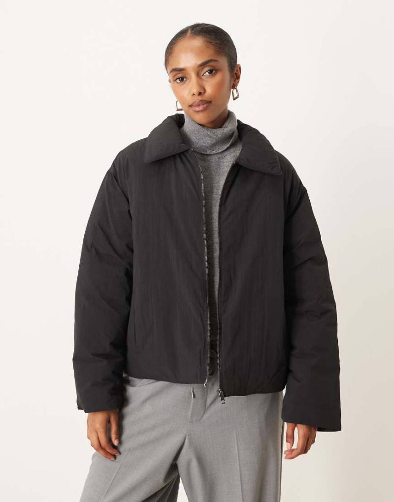 ASOS DESIGN - Steppjacke in Schwarz mit Kragen von ASOS DESIGN