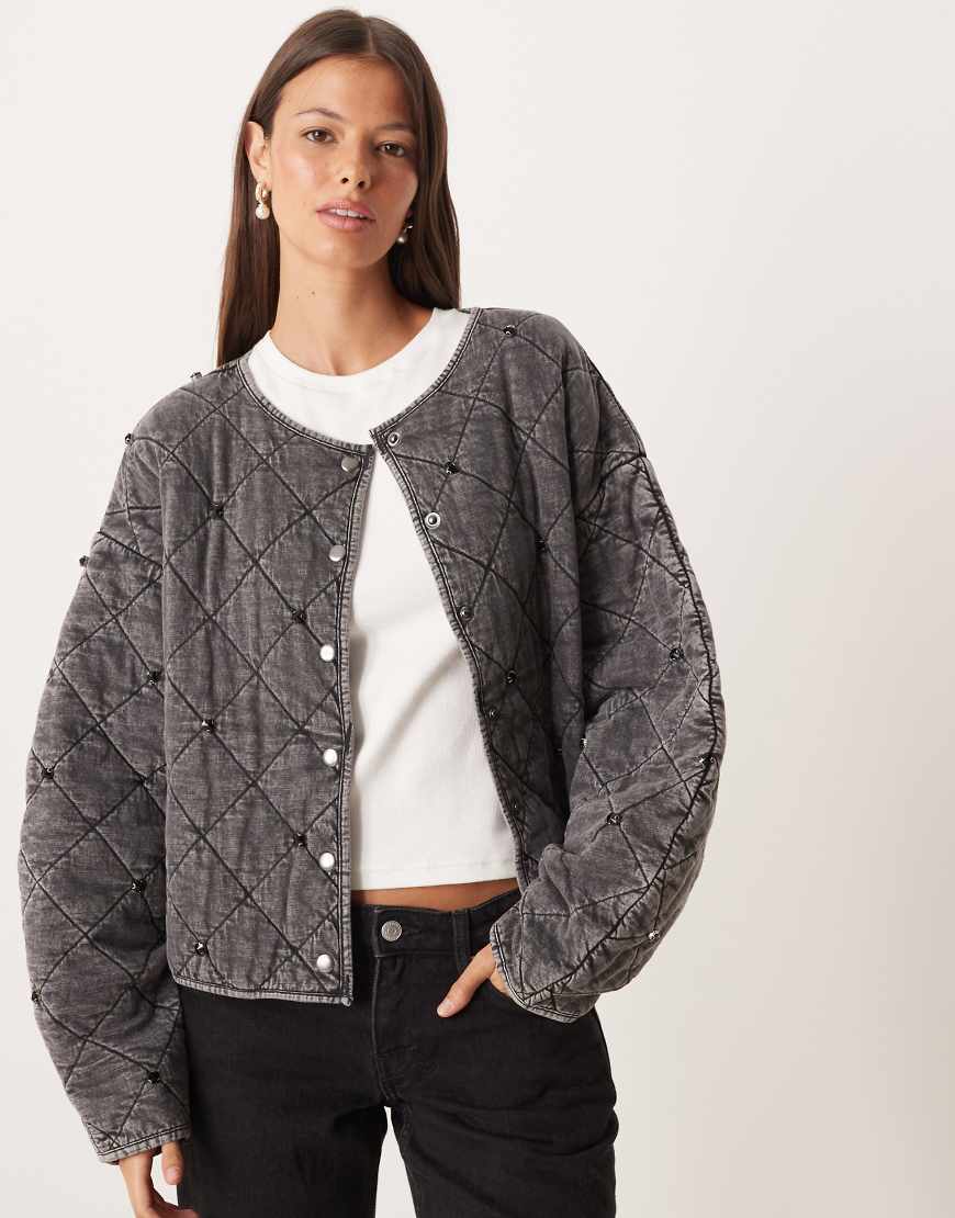 ASOS DESIGN - Steppjacke in gewaschenem Anthrazit mit Verzierung-Grau von ASOS DESIGN