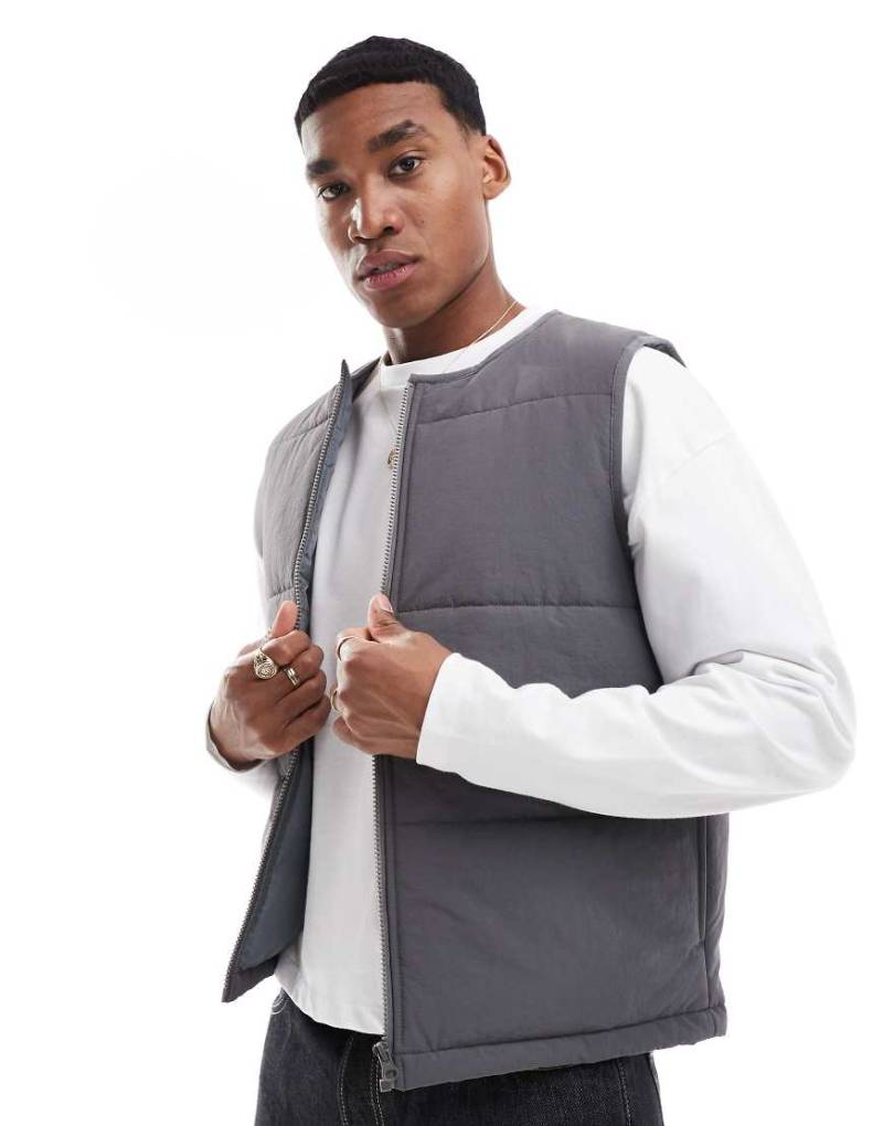 ASOS DESIGN - Steppweste in Anthrazit-Grau von ASOS DESIGN