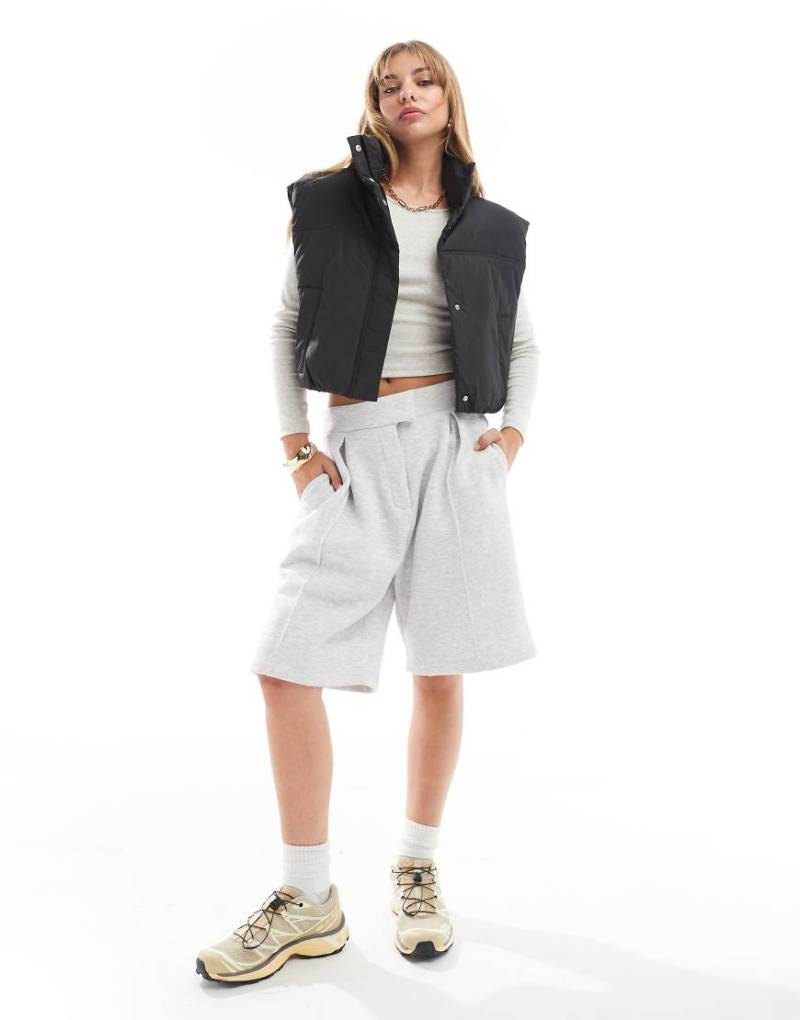 ASOS DESIGN - Steppweste in Schwarz mit Trichterkragen von ASOS DESIGN