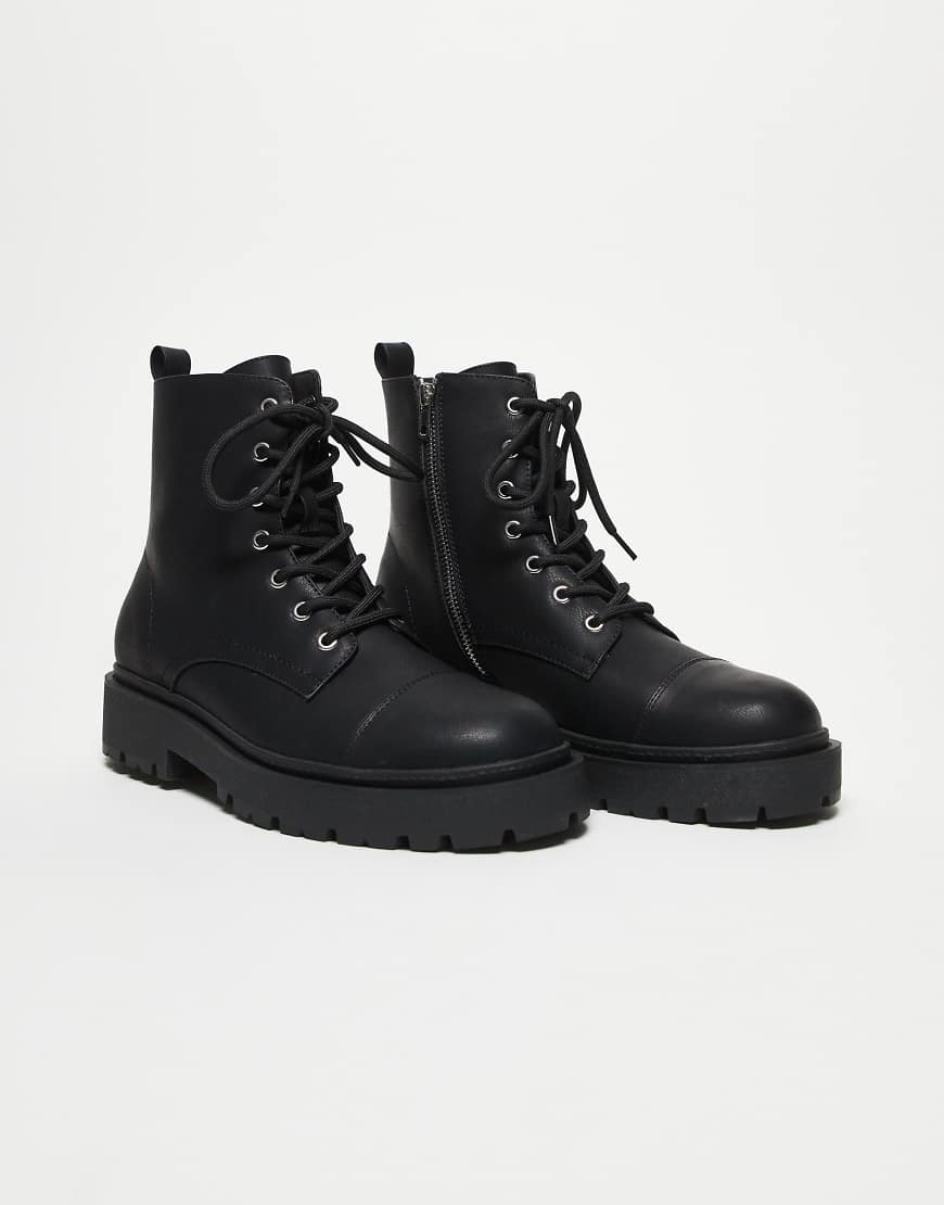 ASOS DESIGN - Stiefel zum Schnüren in Schwarz mit silberfarbenen Details und gerillter Sohle von ASOS DESIGN