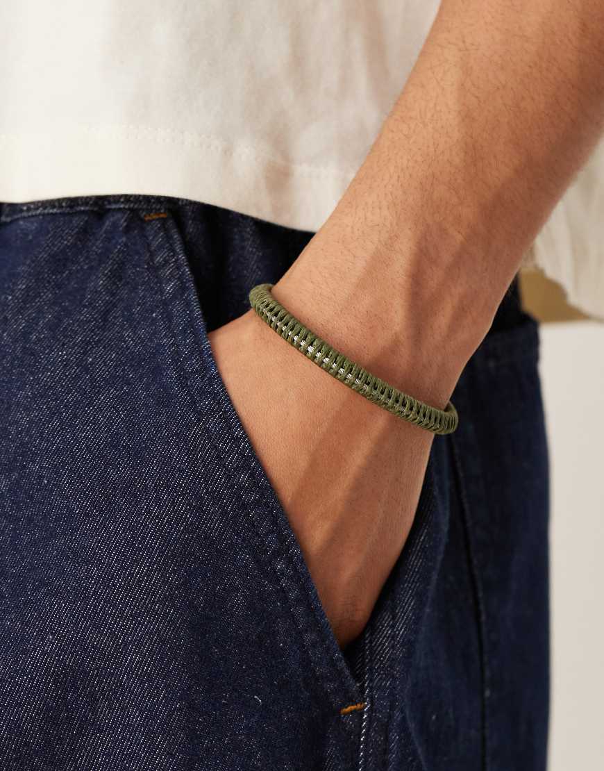 ASOS DESIGN - Festival - Armband aus Stoff in Khaki-Grün von ASOS DESIGN