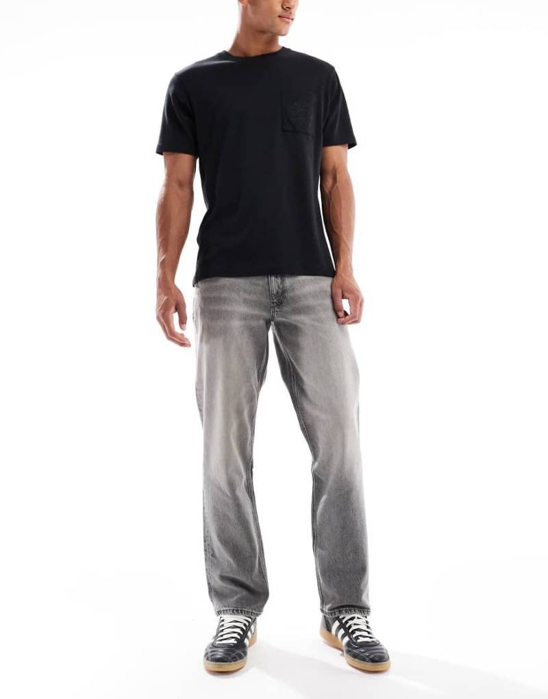 ASOS DESIGN - Straight Fit Jeans in grauer Waschung von ASOS DESIGN