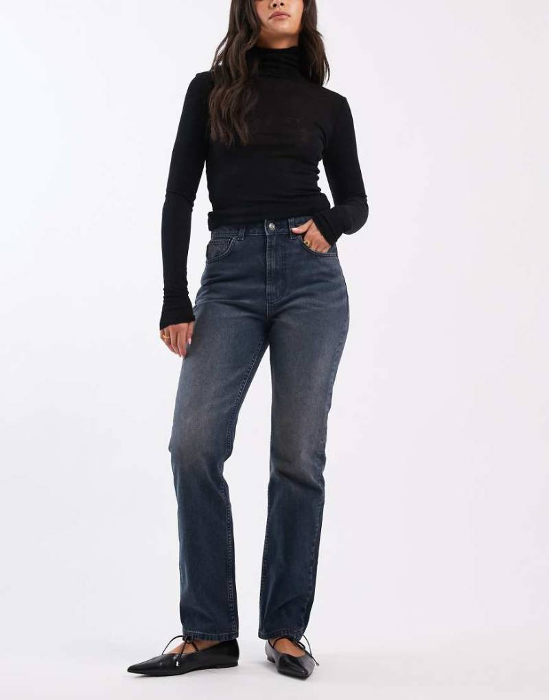 ASOS DESIGN - Straight-Jeans im 90er-Stil in Blau-Schwarz-Marineblau von ASOS DESIGN
