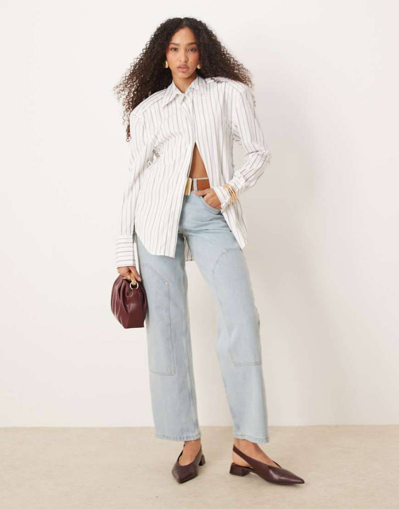 ASOS DESIGN - Straight Jeans im Carpenter-Design in heller Bleach-Waschung-Blau von ASOS DESIGN