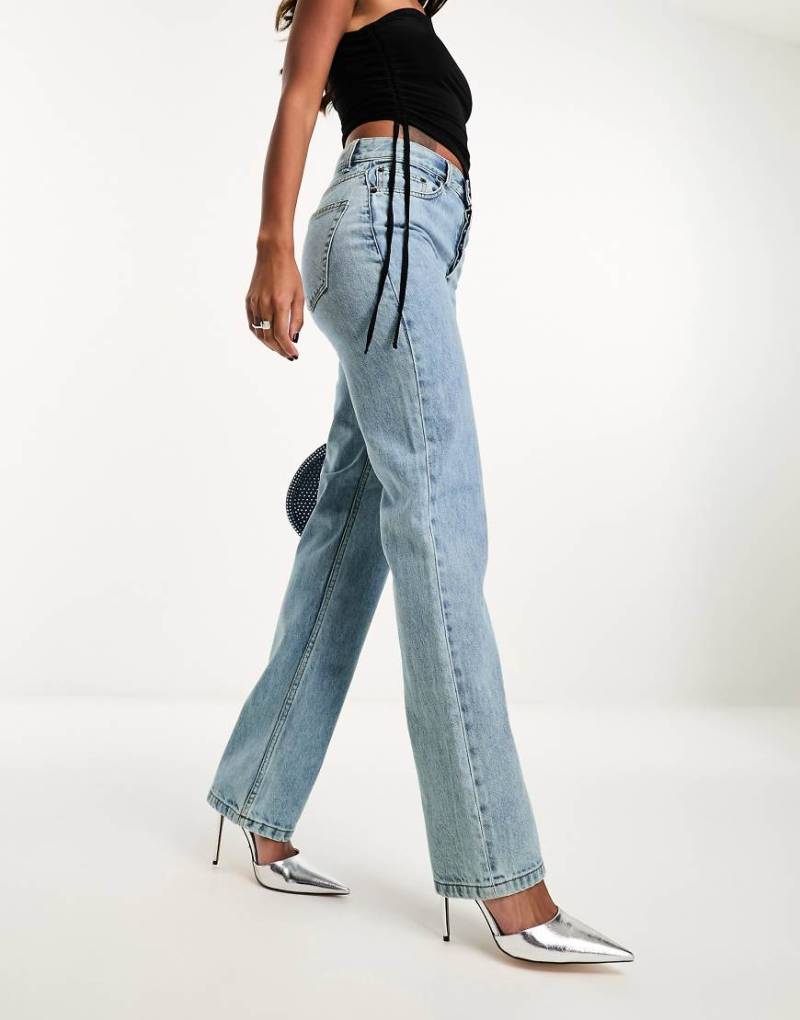 ASOS DESIGN - Straight Jeans in heller Vintage-Waschung mit mittelhohem Bund-Blau von ASOS DESIGN
