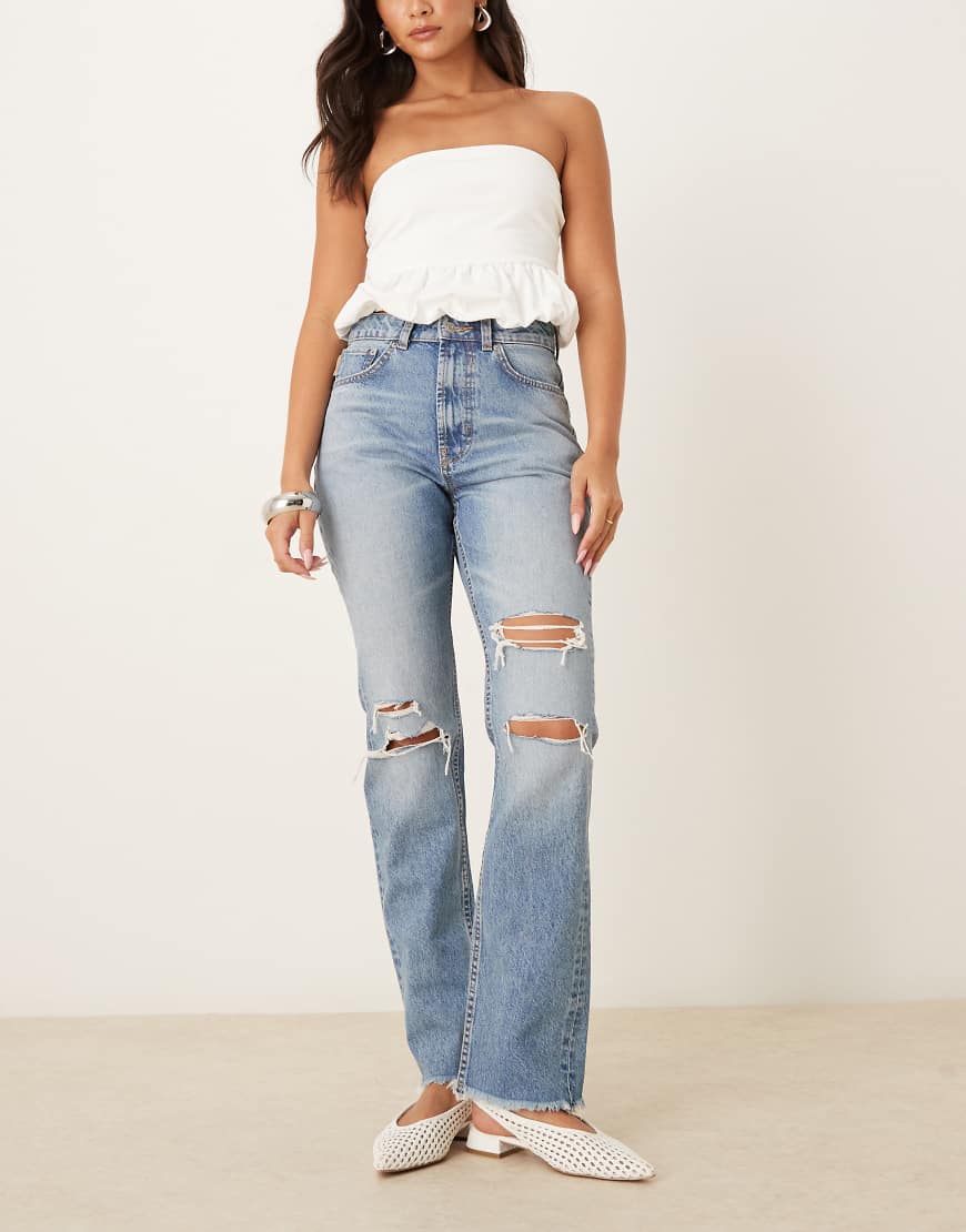 ASOS DESIGN - Straight Jeans in heller Waschung mit mittelhohem Bund und Zierrissen-Blau ASOS DESIGN - Straight Jeans in heller Waschung mit mittelhohem Bund und Zierrissen-Blau von ASOS DESIGN